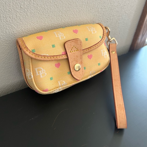 Dooney & Bourke Yellow Monogram Heart Canvas Wristlet Clutch Leather Trim - Picture 2 of 11